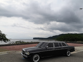 PLAYA-CALDERA-PUNTARENAS-COSTA-RICA.-MERCEDES-W123-LIMOUSINE-300D41d2f2416f9e9a54.jpg